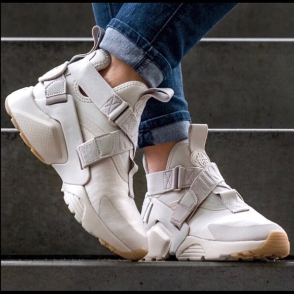nike air huarache city desert sand